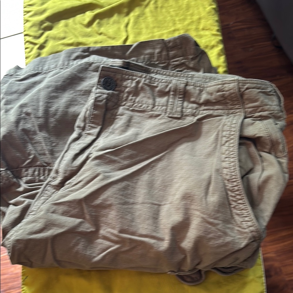 Buckle black green cargo shorts 40w
